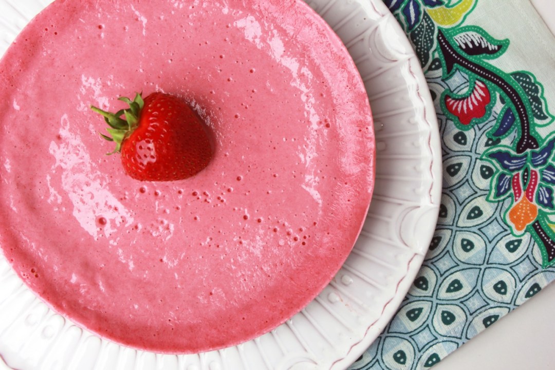 Frozen yogurt and strawberry cake