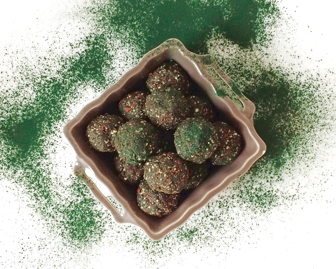 Recipe: sweet spirulina cacao balls