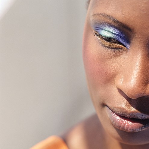 Blue make-up for women of colour