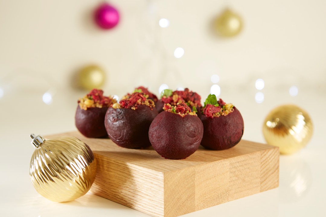 Quinoa and beetroot stuffed baubles