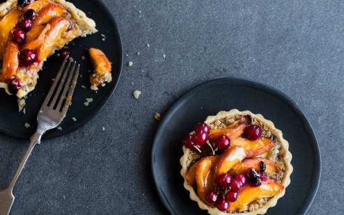 Apricot tartlets with sweet shortcrust pastry