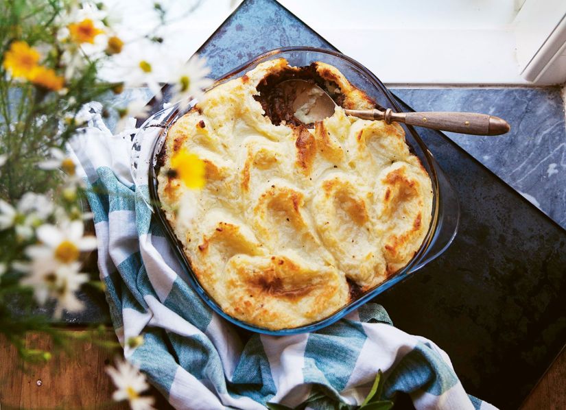 Easy and cosy vegan shepherd’s pie recipe with lentil mince